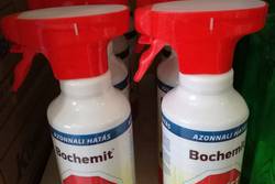 Bochemit penész elleni szer.